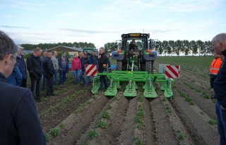 Chemie besparen met wiedeggen, schoffelen en aanaarden