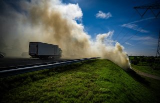 Boeren protesteren langs wegen, betrokkenheid spoorsabotage niet uitgesloten