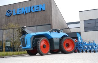 Bord in de tuin bij Lemken Dinteloord