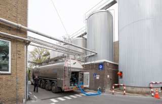Melkpoedermarkt haalt voet van de rem