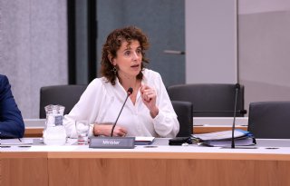 Minister Hermans maakt excuses aan Q-koortspatiënten