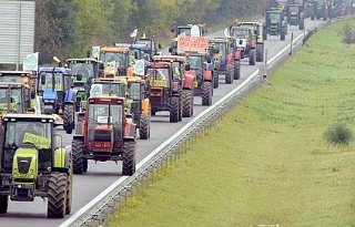 Boeren hinderen verkeer rond Parijs