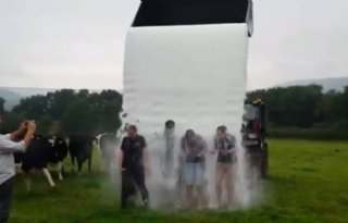 Britten starten 'milk bucket challenge' (video)