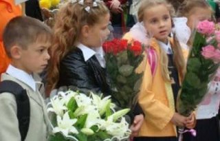 'Bloemverkoop Russische schooldag normaal'