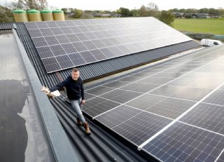 Veehouder verduurzaamt bedrijf met zonnepanelen
