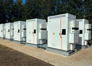 Energieopslagsysteem op uw erf: risico's, regels en verzekeringen uitgelegd