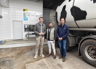 Geen eigen fabriek, wel een sleutelrol in de zuivelketen