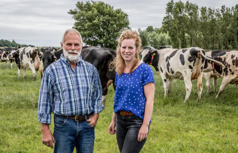 Klaas en Annegeertje Tjepkema doen het werk op het boerenbedrijf 'echt samen'.