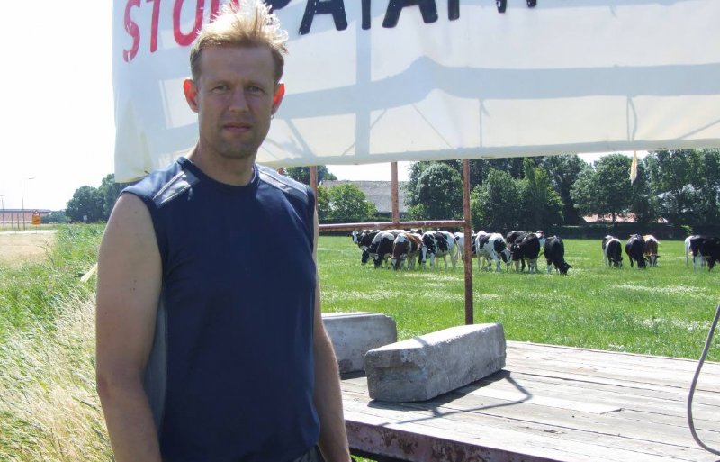 Arie Vaandrager, melkveehouder in polder Oudenhoorn