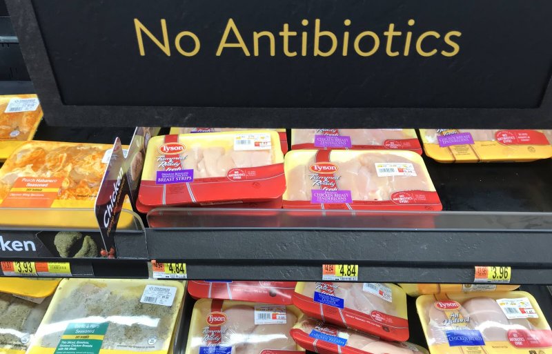 Ook antibioticavrij vlees wordt afzonderlijk aangeprezen in de supermarkten.