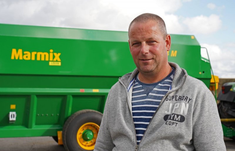 Het mengproces verloopt sneller dan voorheen. ‘Met 5 minuten
na mengen is het rantsoen klaar’, zegt melkveehouder Ruud Ketelaars.