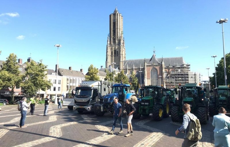 Boeren verzamelen zich in Arnhem.