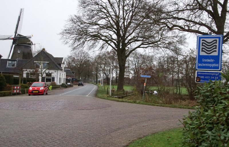 In het dorp Dijkerhoek in de gemeente Rijssen-Holten begint het grondwaterbeschermingsgebied.
