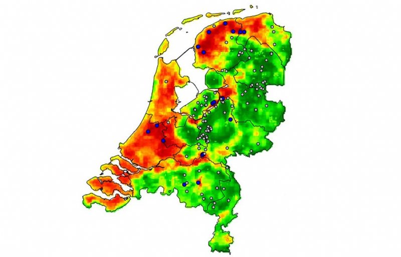 In de rode gebieden is het risico op vogelgriep het hoogste.
