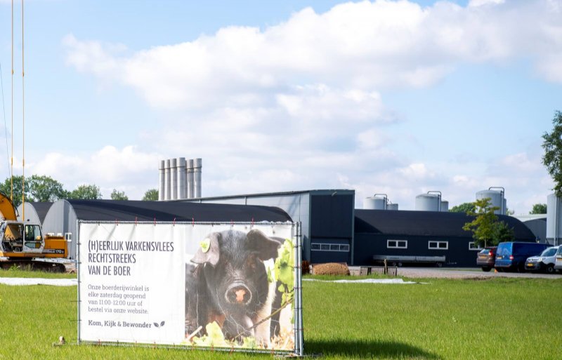 Familie Noordman verkoopt vlees van eigen varkens.