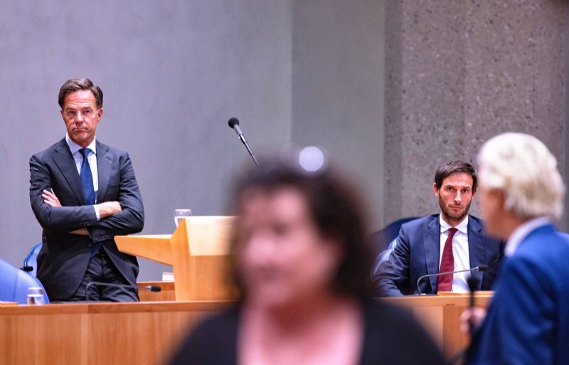 De rechtse oppositie toonde tijdens het debat sympathie voor de kritiek van minister Wopke Hoekstra op het kabinetsbeleid.