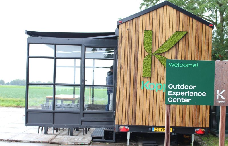 Het Outdoor Experience Centre staat bij het bedrijf De Bruycker Agro in Dronten. 
