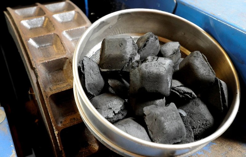 De pyrolysetechniek van CharcoTec levert houtskool van een hoge kwaliteit op.
