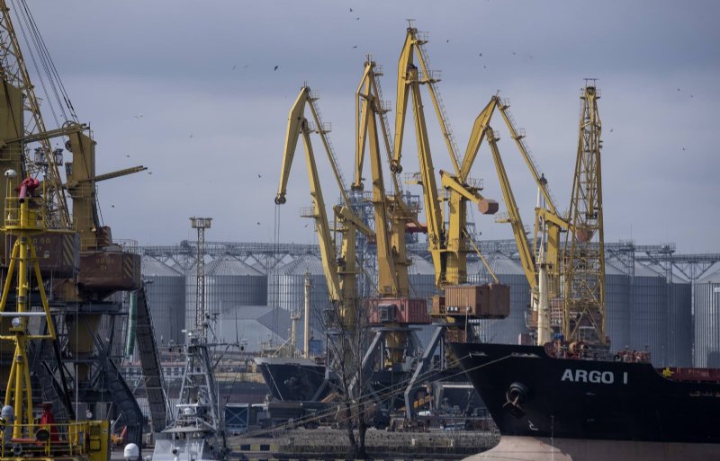 Havens in de buurt van Odessa zijn nog regelmatig het doelwit van Russische oorlogsactiviteiten. Poetin probeert vooral de tarwe-export te blokkeren.