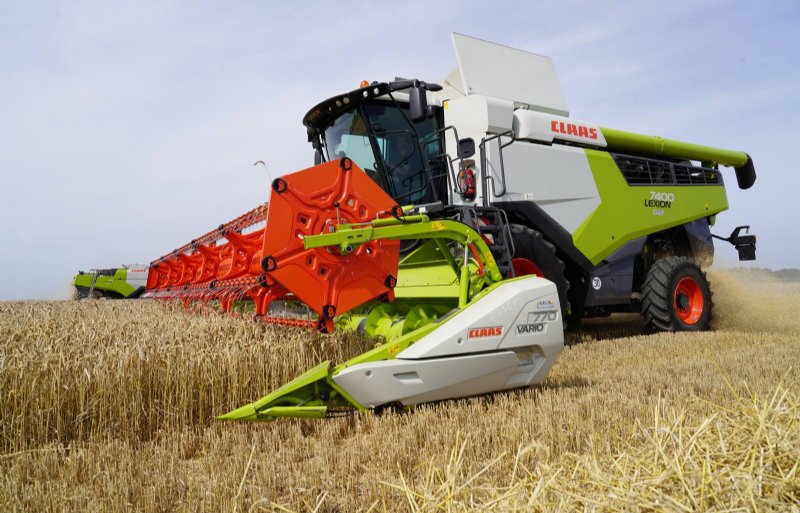 De grote zesschudder-combines worden steeds vaker ingeruild voor een hybride maaidorser, ervaart Claas importeur Kamps de Wild.