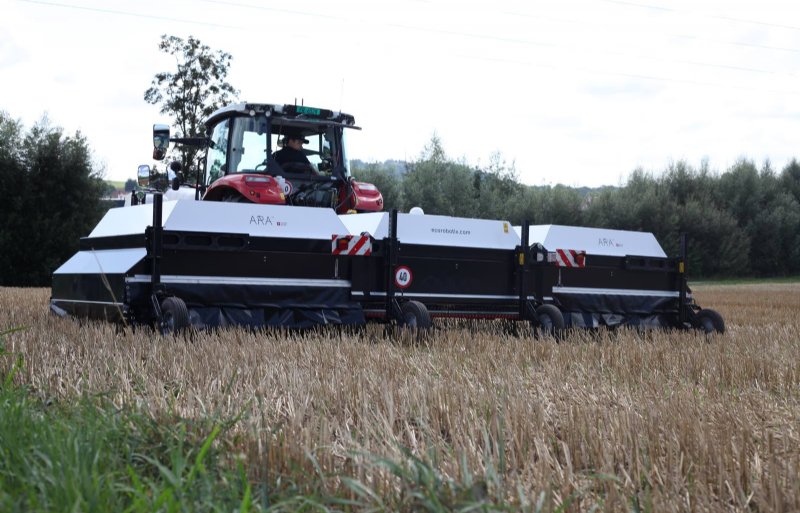 De ARA-spotsprayer kan bij een werkbreedte van 6 meter en een precisie van 6 bij 6 centimeter op plantniveau doseren.