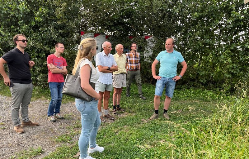 Windhagen beperken de drift bij het spuiten, zegt Anco van Garderen (rechts).