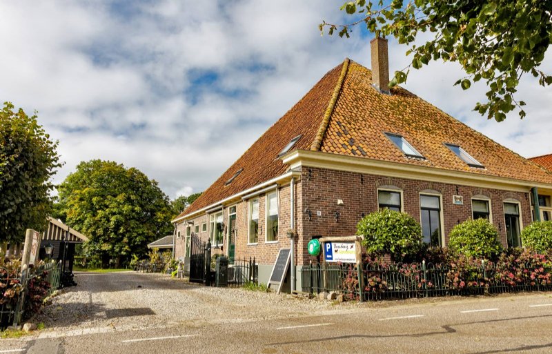 De stolpboerderij van Frank Wennekers in het Noord-Hollandse Hobrede.