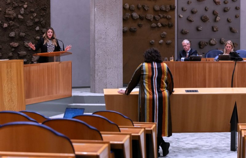 Eline Vedder (CDA) in debat met Caroline van der Plas (BBB) tijdens de behandeling van de landbouwbegroting.