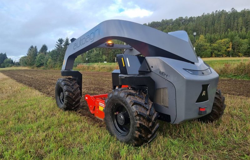 De AutoAgri is een autonome werktuigdrager met een CAT 2 driepuntshefinrichting, aftakas en hydrauliek, zodat deze geschikt is voor zowel apparatuur die is ontworpen voor traditionele tractoren als voor nieuwe apparatuur.