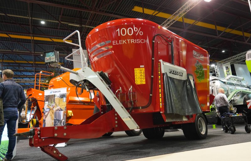 Peecon stond op de beurs met een volledig elektrisch aangedreven voermengwagen.