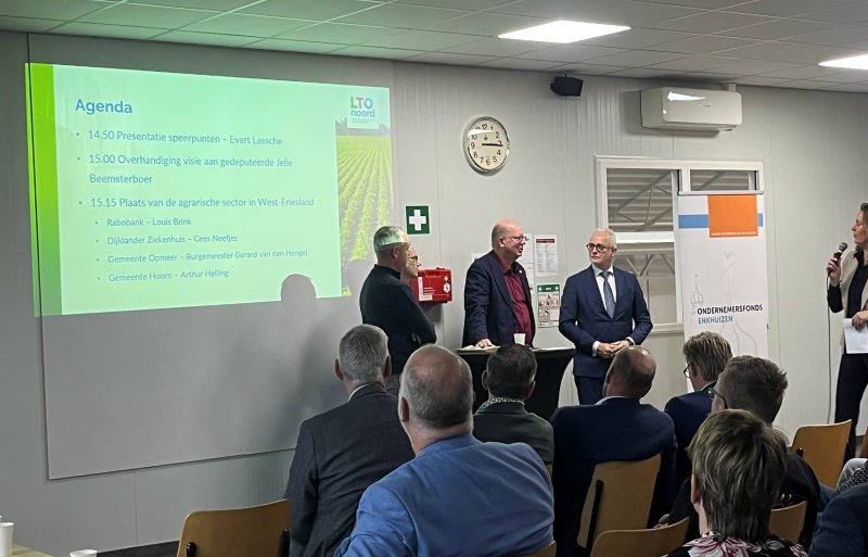 In de kantine van Karel Bolbloemen werd de presentatie van de toekomstvisie verpakt in forumdiscussies.