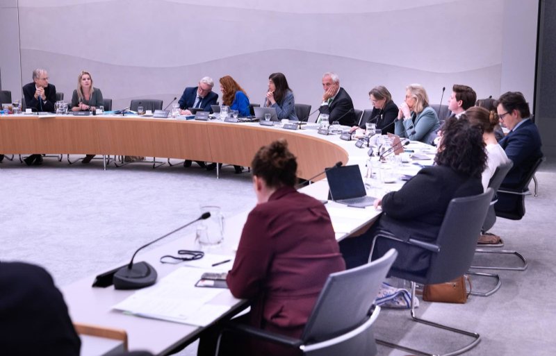 De landbouwcommissie in de Tweede Kamer debatteert met LVVN-minister Femke Wiersma over het mestbeleid.