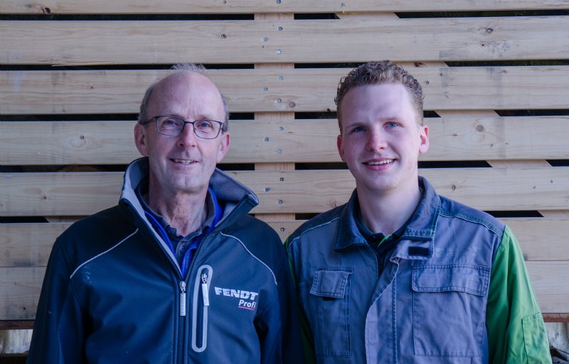 Akkerbouwer Casper Van Woerkom met zijn vader Ruud.