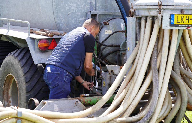 Met de juiste afstelling is de mest beter aan te wenden en te benutten, waardoor minder waardevolle stikstof vervliegt.