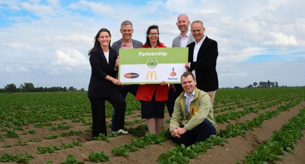 Van links naar rechts: Nicoline van Gerrevink (Rabobank), Hens Gunneman (Farm Frites), Gea Bakker (Rabobank), Laurens Knol (McDonald's), Leon Boer (Farm Frites) en Jerôme de la Chambre (McDonald's).