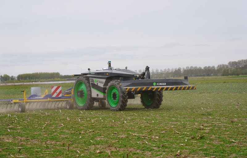 De vierwielige AgXeed is zowel in de akkerbouw als in de veehouderij te gebruiken.