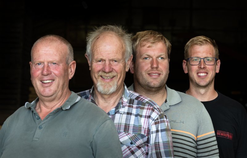 Marcel (63), Bennie (71), Daniël (35) en Niels (36) Scholtens.