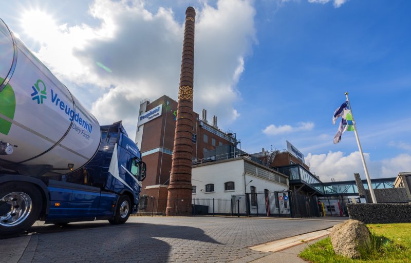 In Scharsterbrug worden diverse hoogwaardige melkpoeders geproduceerd, evenals hybride poeders: een mengsel van plantaardige- en zuivelcomponenten.