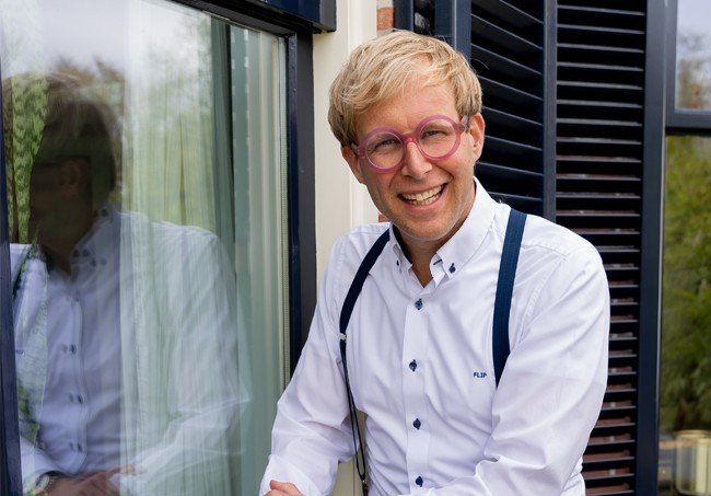 Geert Klaver, eigenaar van de gelijknamige makelaardij uit Nieuwe Niedorp in Noord-Holland.