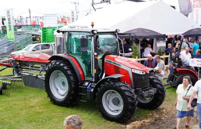 De 5M-serie van Massey Ferguson past in de familie-styling.