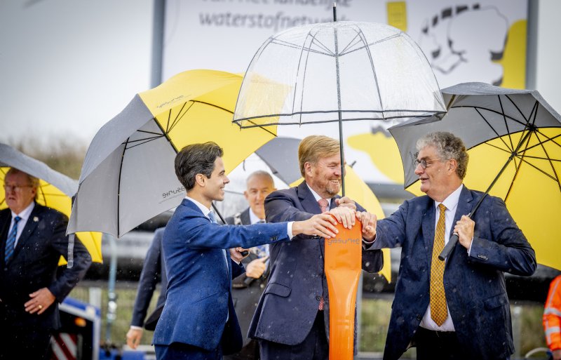 Koning Willem-Alexander bij de start van de aanleg van het waterstofnetwerk in oktober 2023.
