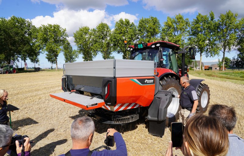 De Alentix-strooier met handige treeplank en nauwkeurig strooisysteem.