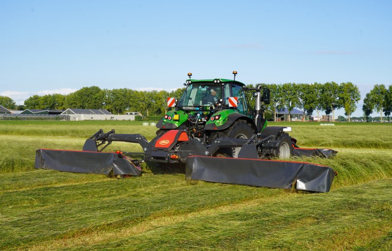 De triplemaaier zonder kneuzer en met luxe getrokken ophanging.