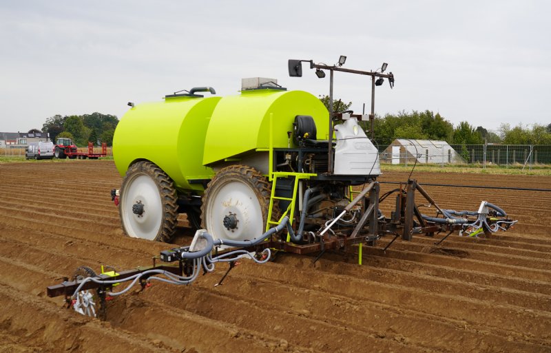 Opvallend was een zelfrijdende watertank met sproeiboom die in ruggenteelten wordt gebruikt om te beregenen voor opkomst.