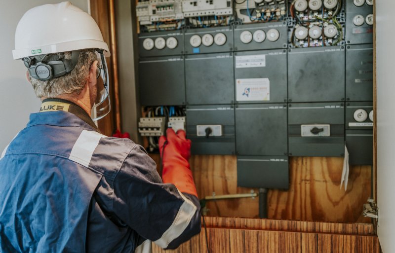 Verzekeraars hanteren al langer een verplichte inspectie van de elektrische installatie.