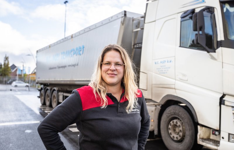 Melanie Gall is vrachtwagenchauffeur bij H.S. Agri uit Zuidlaarderveen.