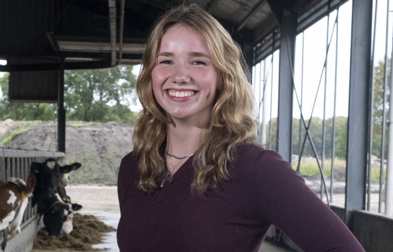 Evanne Wolsink, stagiair bij Melkveebedrijf Meuleman en student Dier- en Veehouderij aan Aeres Hogeschool Dronten.