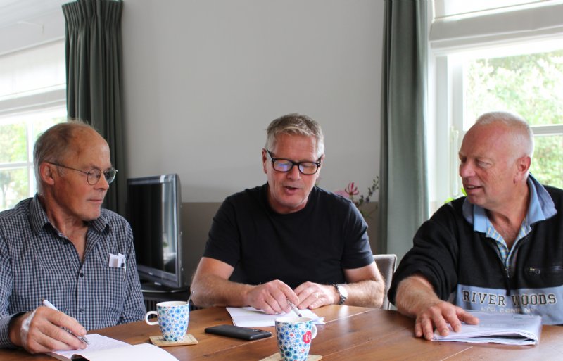 Lex van der Zwet, Sjaak van der Ploeg en Pieter Damen (van links naar rechts) zijn de petitie gestart.