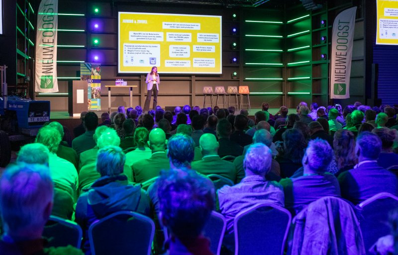 Volgens Linda Schellekens van Jumbo Supermarkten is er veel winst te behalen in duidelijkheid en efficiëntie. Zij pleit voor meer samenwerking in de keten.