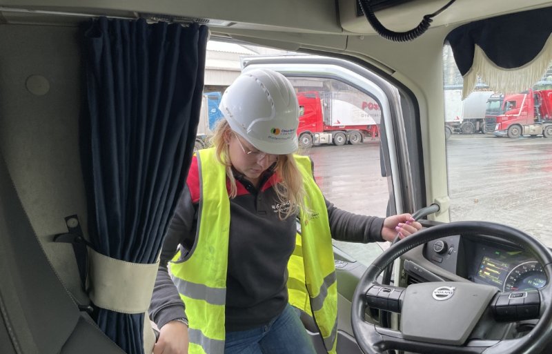 Melanie Gall rijdt sinds mei op de vrachtwagen voor H.S. Agri.